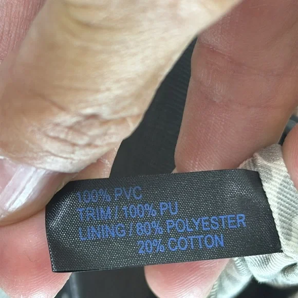 (E) Guess Bag
Black and Silver Crossbody and Shoulder Bag - Picture 14 of 15